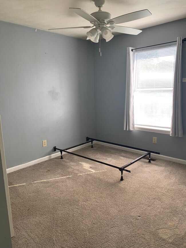 Foto del edificio - 300 Pheasant Run Ct