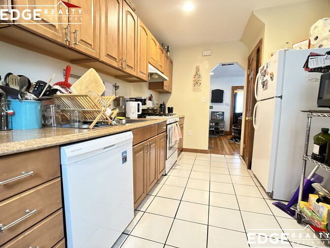 Building Photo - 27 S Crescent Circuit