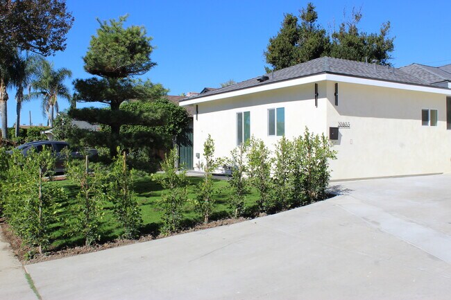 Foto del edificio - 20803 Bassett St