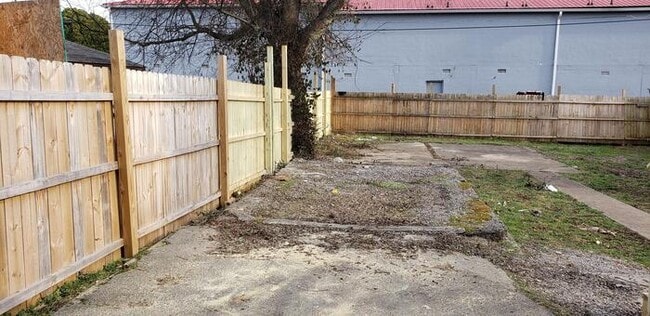 Building Photo - 2806 E 5th Ave