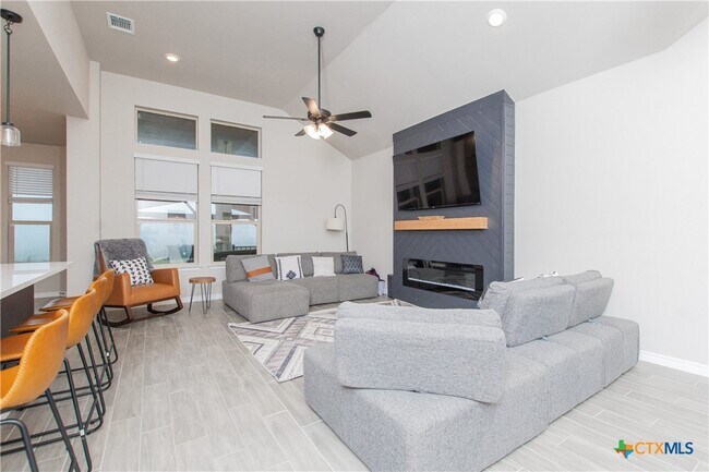 Foto del edificio - 1756 Meadow Crest