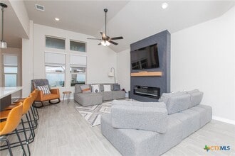 Building Photo - 1756 Meadow Crest