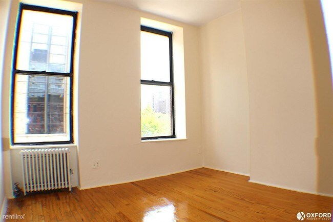 Building Photo - 329 10th Ave