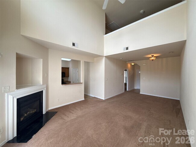 Foto del edificio - 6362 Rhodins Ln