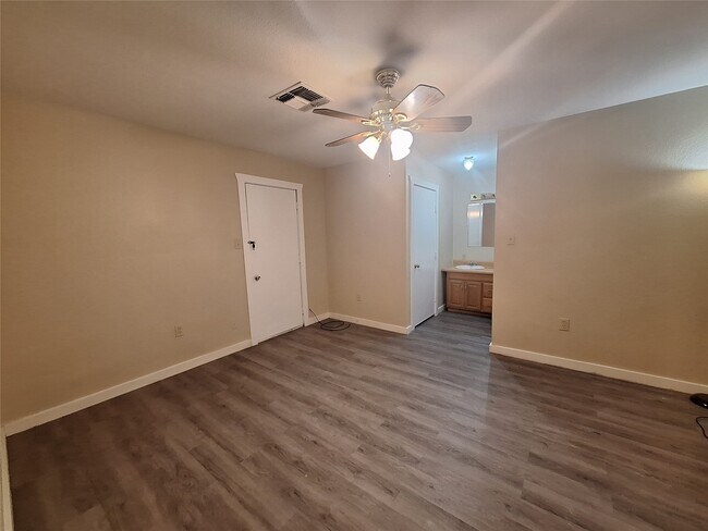 Foto del edificio - 6107 Williams Rd