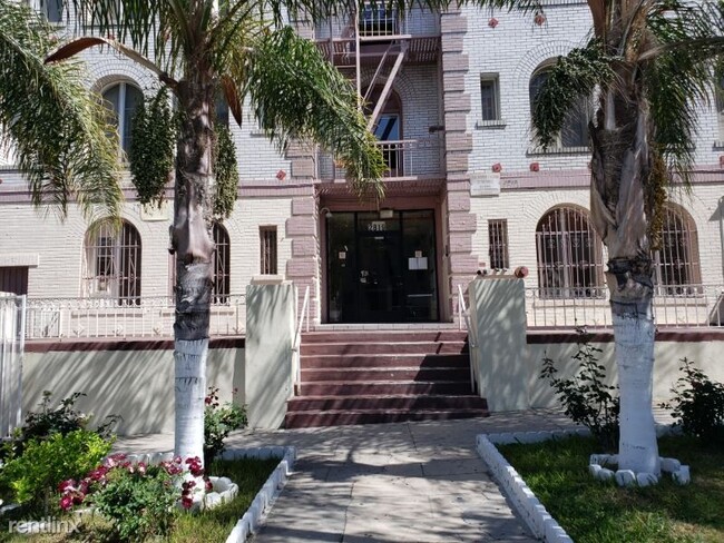 Building Photo - 2819 Leeward Ave
