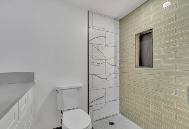 Unidad 1 - Interior - 13754 Rosedale Hwy