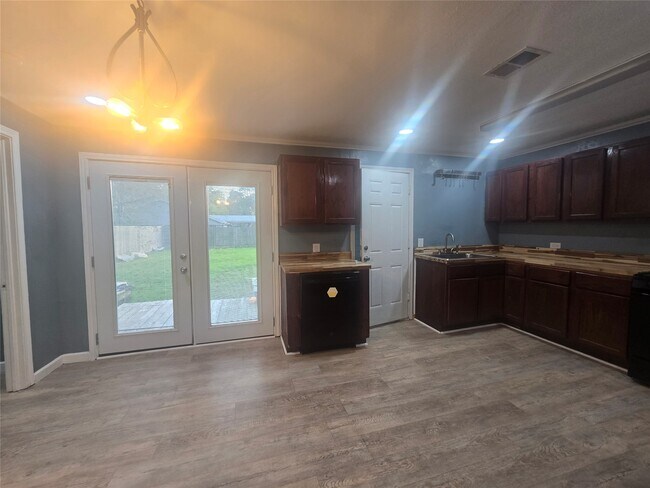 Building Photo - 1905 Oleander