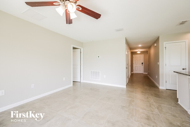 Building Photo - 706 Yeager Ct