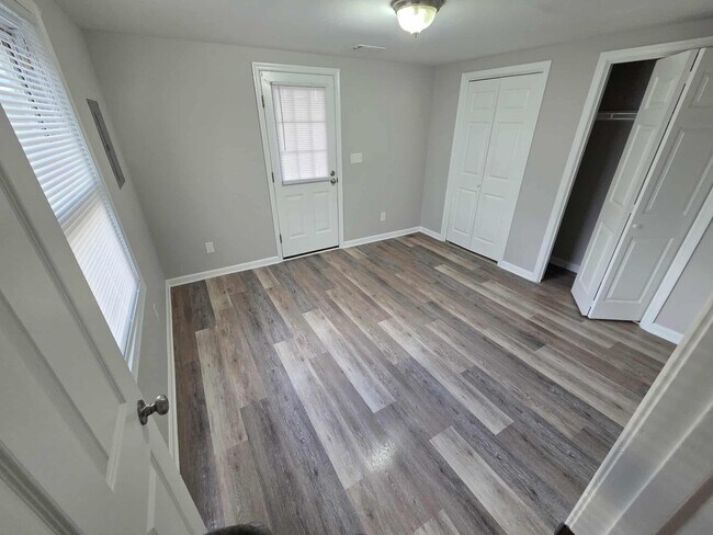 Foto del edificio - 923 Rose Hill Ave