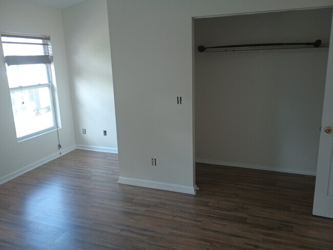 Building Photo - 161 Olde Towne Way