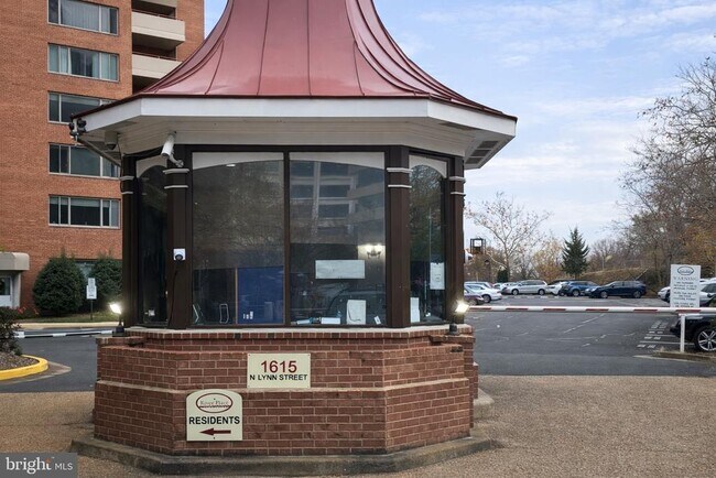 Foto del edificio - 1121 Arlington Blvd