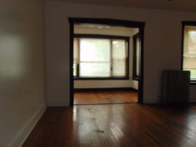 Building Photo - 10927 S King Dr