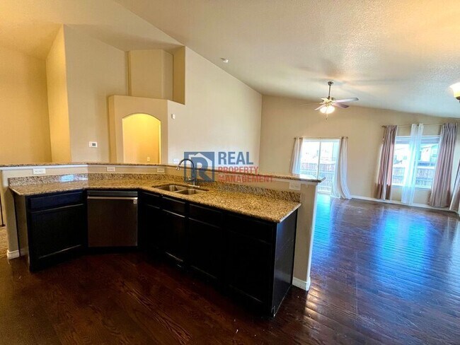 Building Photo - 6630 Alliance Loop