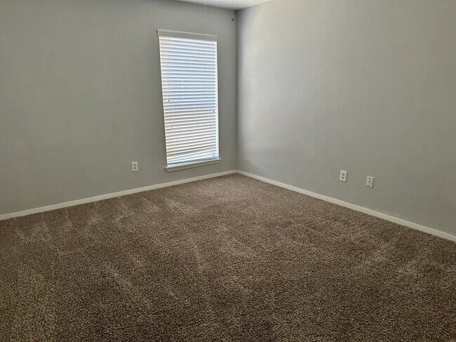 Foto del edificio - 16303 Lyons School Rd