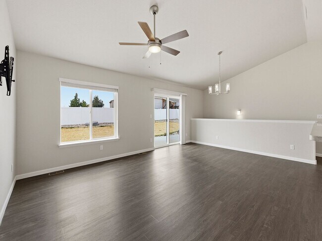 Foto del edificio - Excellent 3-Bedroom Home in Evans With Great Backyard & Attached Garage!