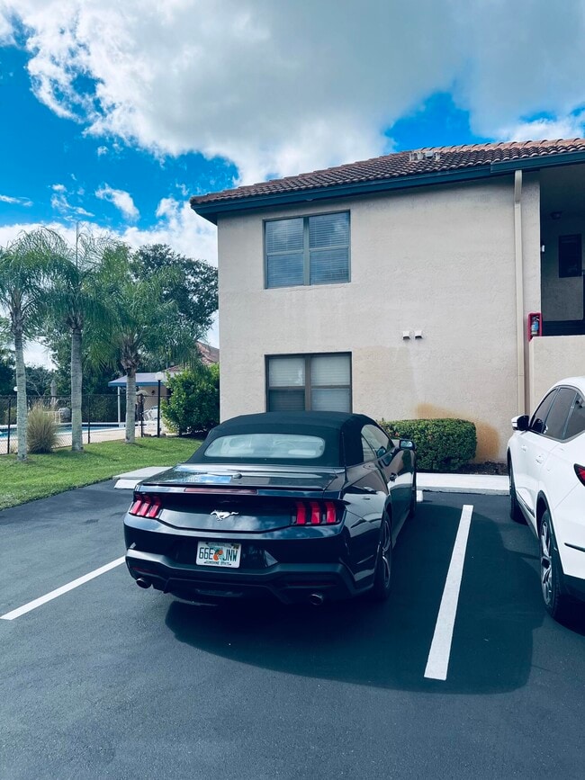 Building Photo - 2454 SE Garden Terrace