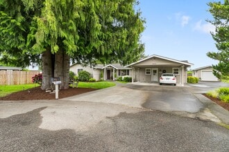 Building Photo - 8054 Lyn Dale Dr