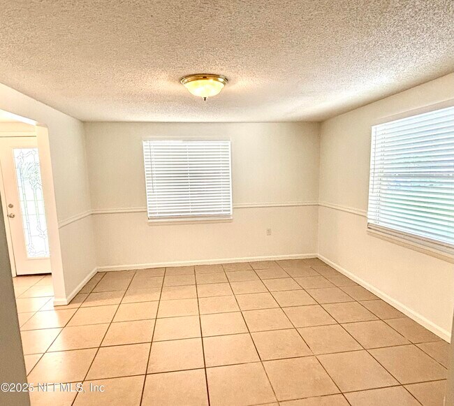 Foto del edificio - 28541 Trigg Rd
