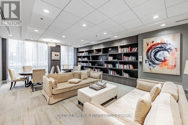 Photo du bâtiment - 825 Church St