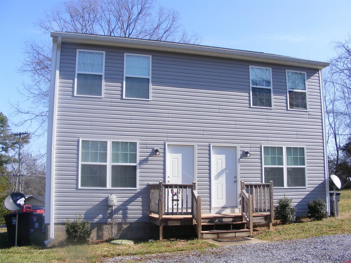 1311 Chilhowee St, Athens, TN 37303 Townhome Rentals in Athens TN