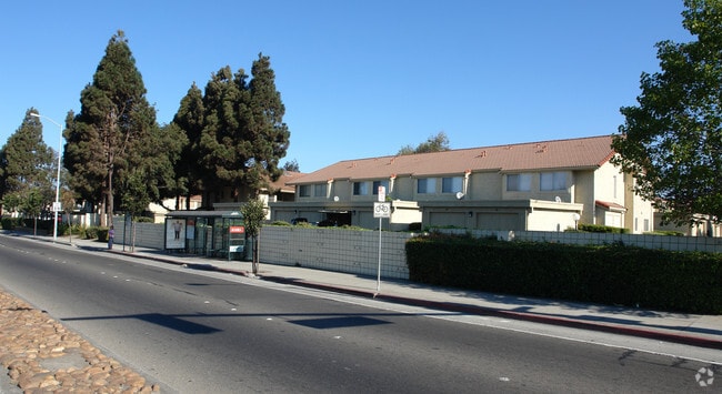 Building Photo - 1-76 Las Moradas Cir