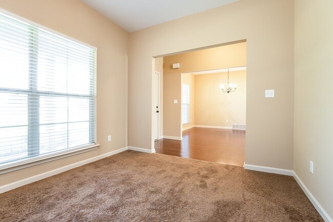 Building Photo - 6057 Vera Ln