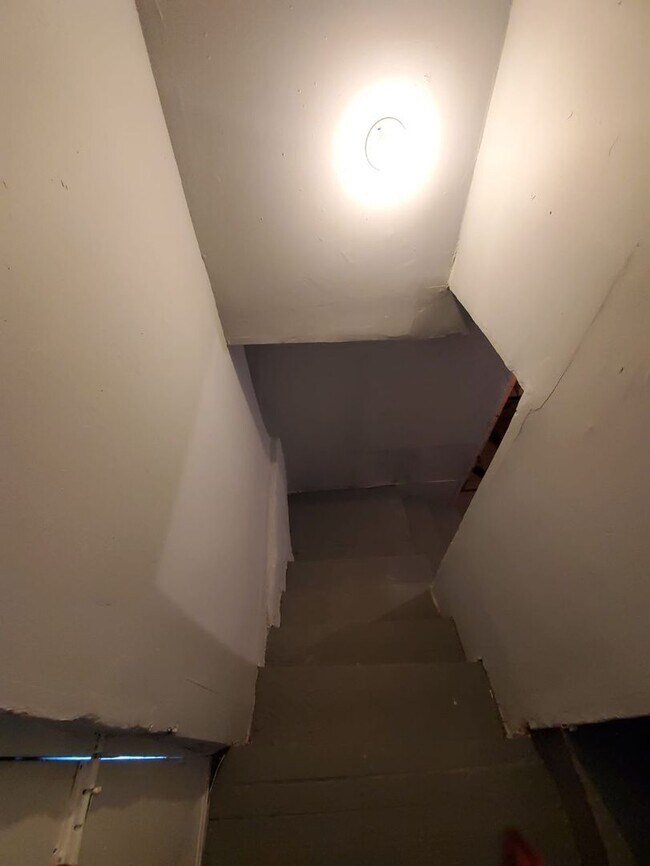Building Photo - Amazing 3 beds 1bath FULLY ELECTRIC HOUSE