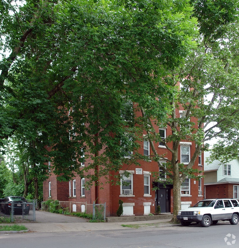 Building Photo - 71 Adams St