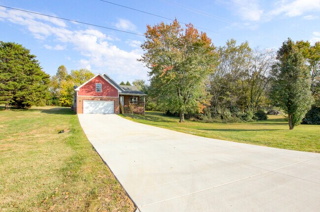 Building Photo - 800 Hammacksville Rd