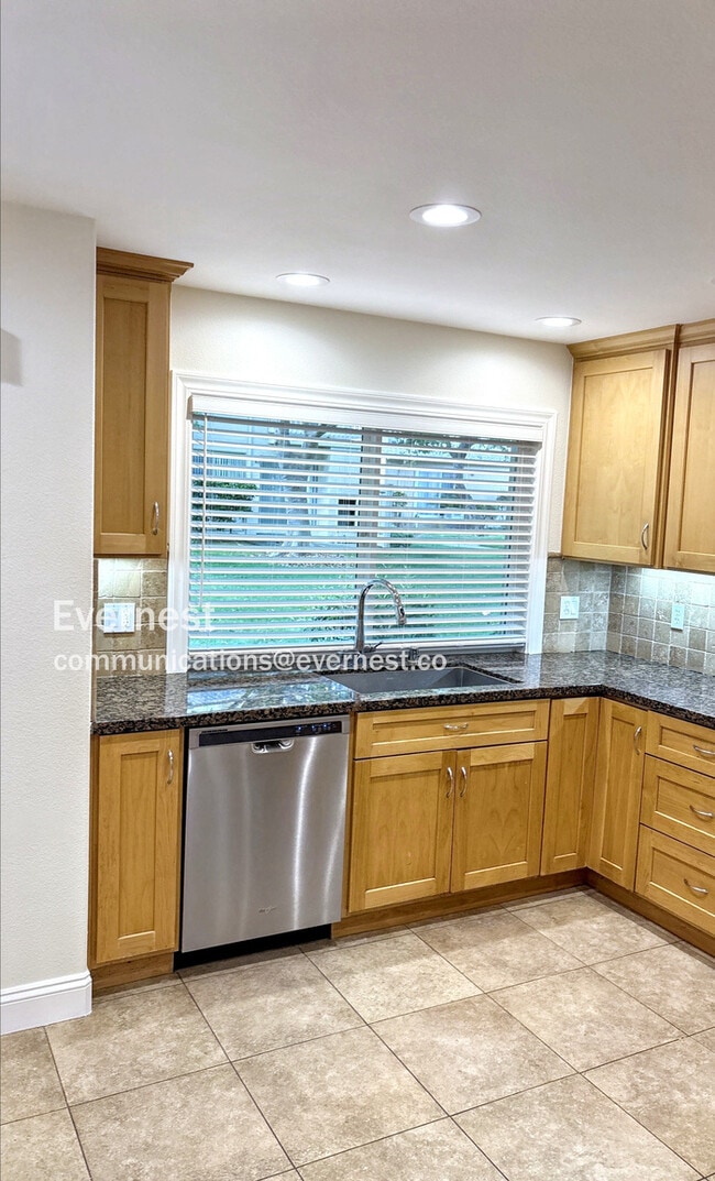 Building Photo - 6056 Elmbridge Dr