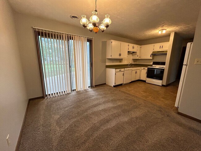 Building Photo - Spacious home in East Manhattan!