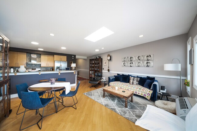 Foto del edificio - 84 Hackensack Plank Rd