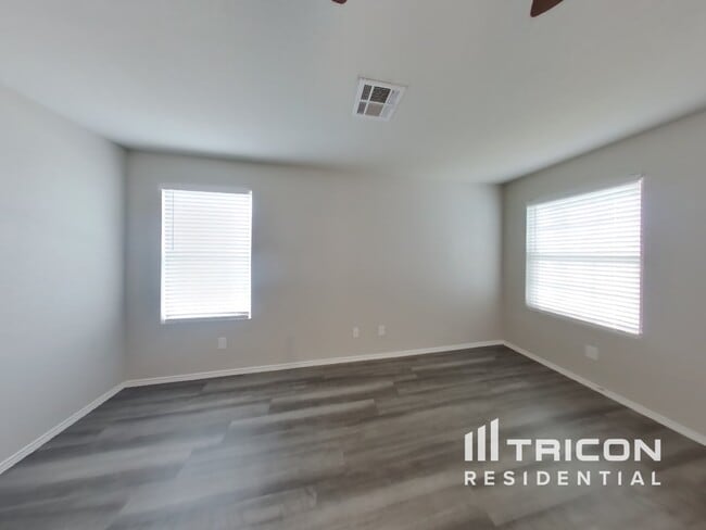 Building Photo - 102 Elizondo Way