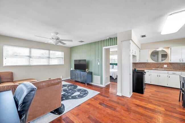 Foto del edificio - 5637 Central Ave