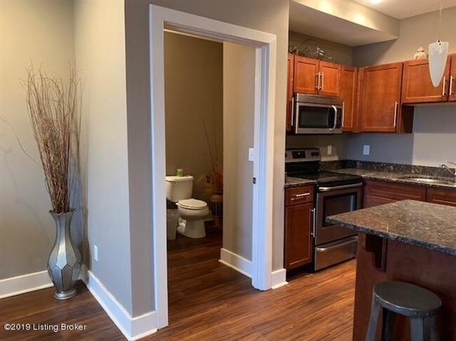 Foto del edificio - 830 E Main St