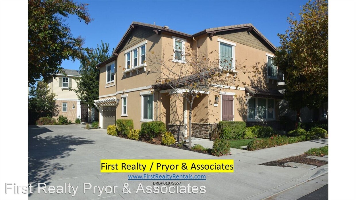 Foto principal - 3 br, 2.5 bath House - 321 Macarthur Way