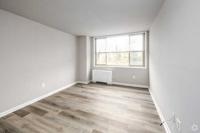 1BR, 1BA - 688SF - Bedroom - Wilson Towers Apartments