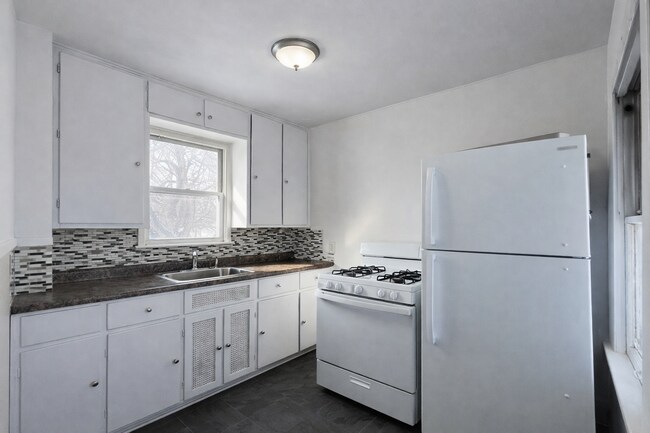 Foto del edificio - 704 W 1st St