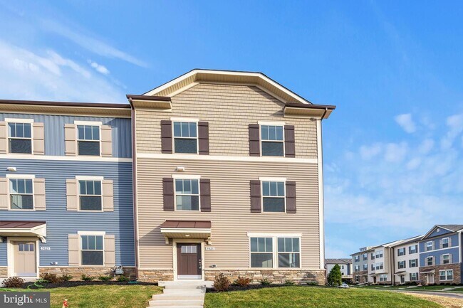Building Photo - 5821 GARDEN WALK Dr