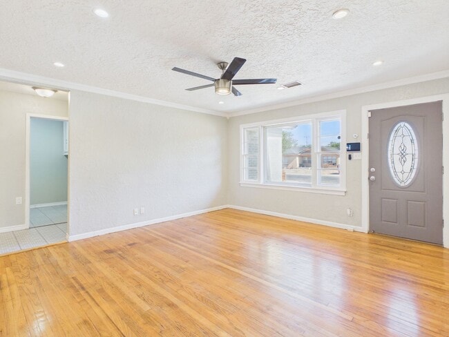Building Photo - 5125 SW 16th Ave