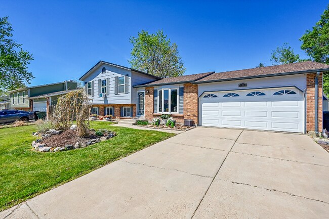 Foto del edificio - 10883 Fairfax Way