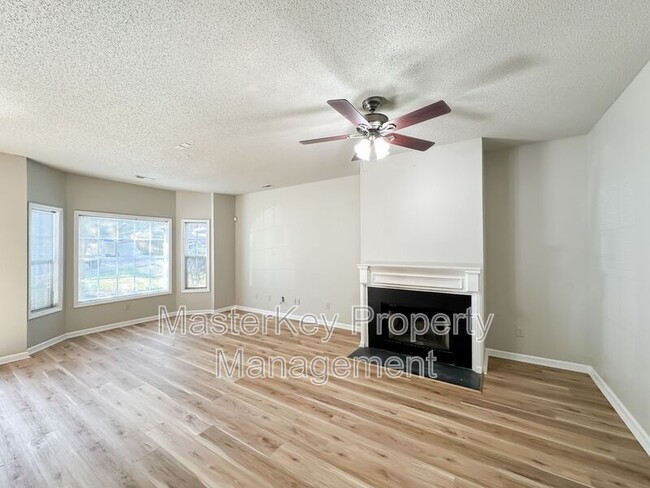 Building Photo - 307 Silverberry Ct