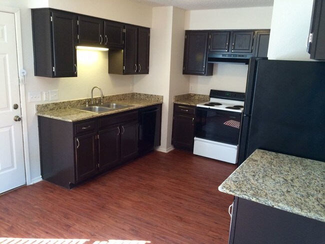 Foto del edificio - Winscott Duplex for rent