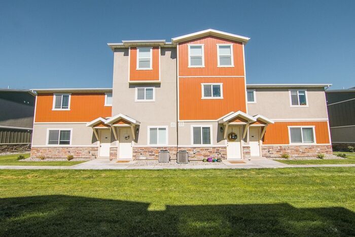 Primary Photo - Beautiful Townhome at Waters Edge!