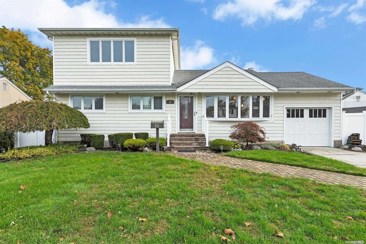 10 Lark Ave, Old Bethpage, NY 11804 House Rental in Old Bethpage, NY