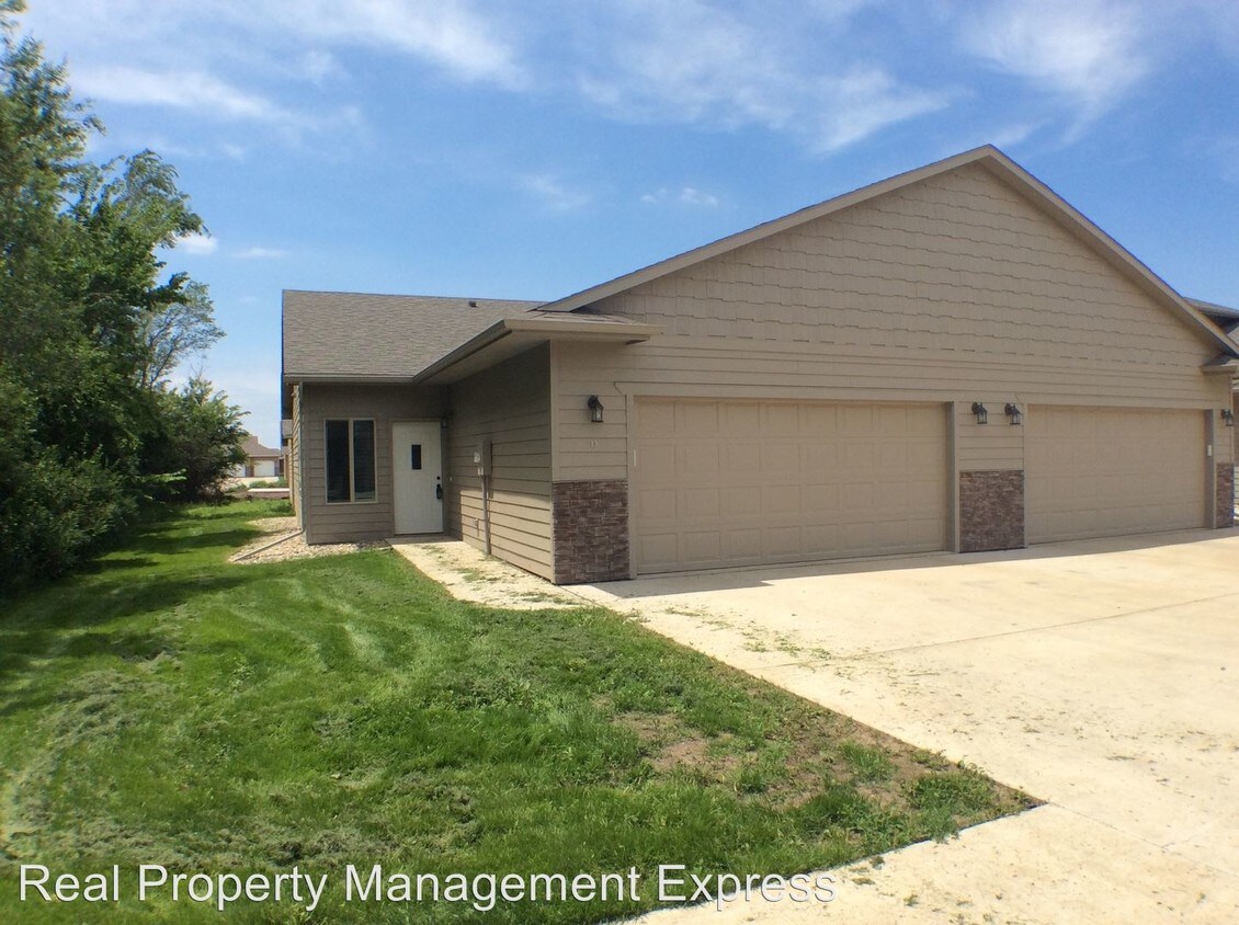 1005 Legendary Dr, Harrisburg, SD 57032 Room for Rent in Harrisburg