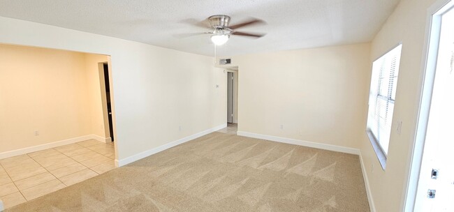 Building Photo - 2nd floor 1 bed/1 bath Unit in Sandlewood ...