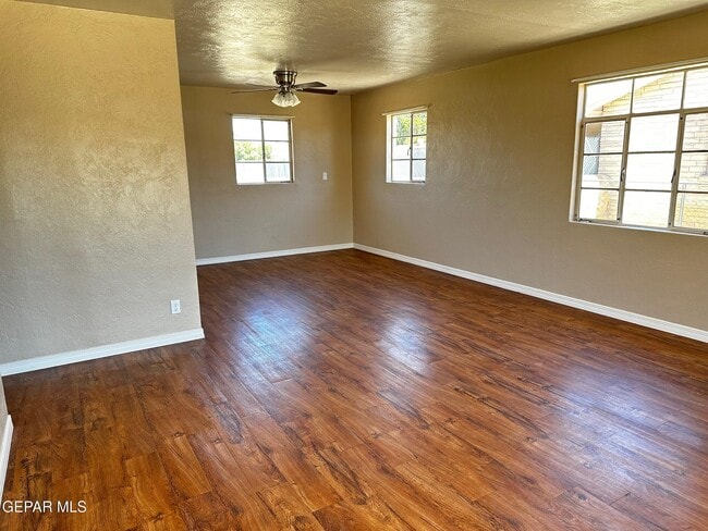 Building Photo - 5013 Sierra Madre Dr