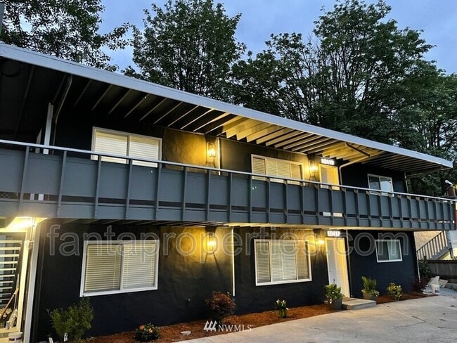 Building Photo - 10417 Aqua Way S